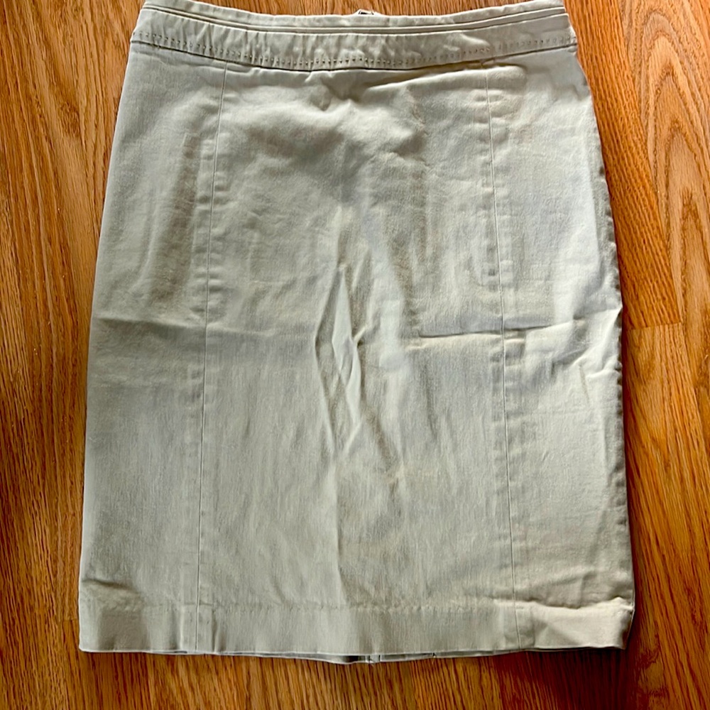 Size 6 khaki skirt - barely worn - H&M in great condition
